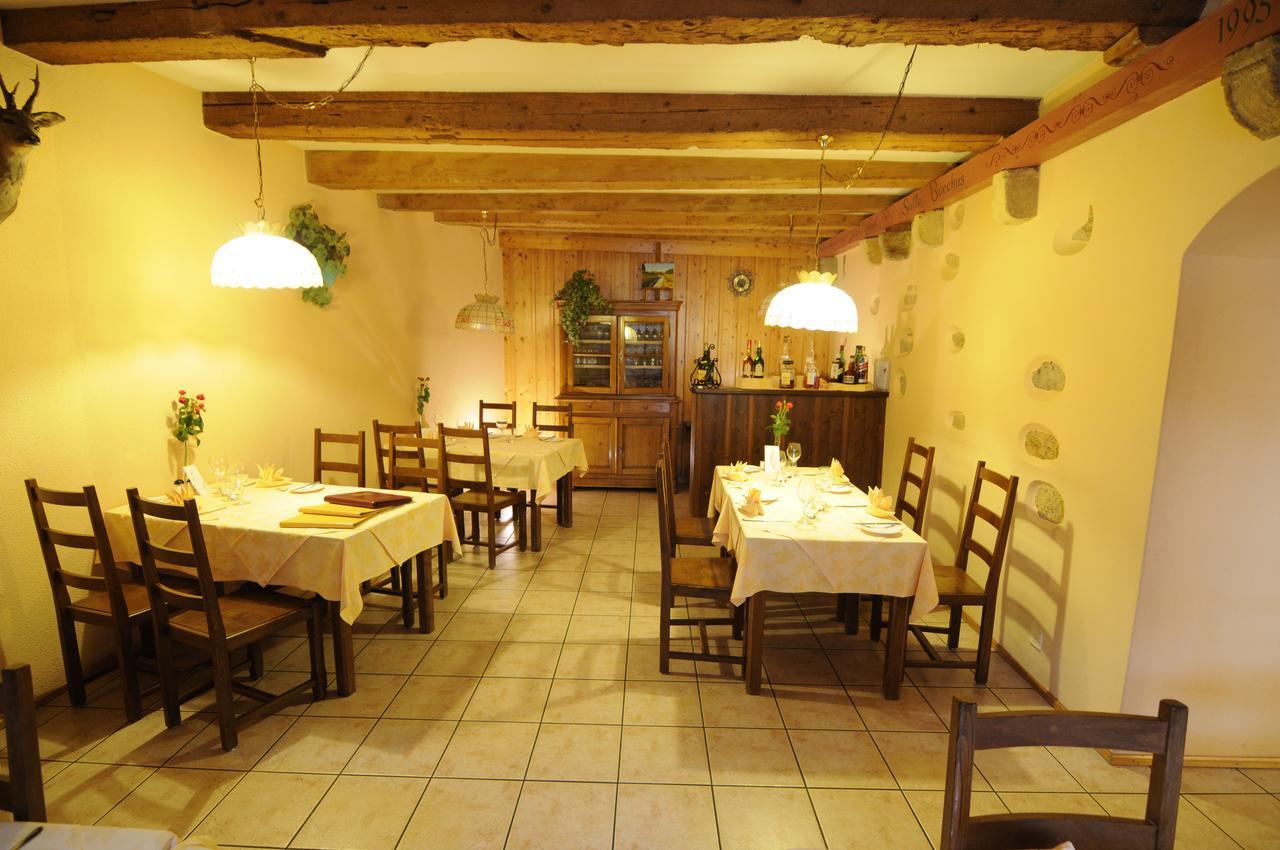 Hotel De La Croix-Blanche Cressier Bagian luar foto
