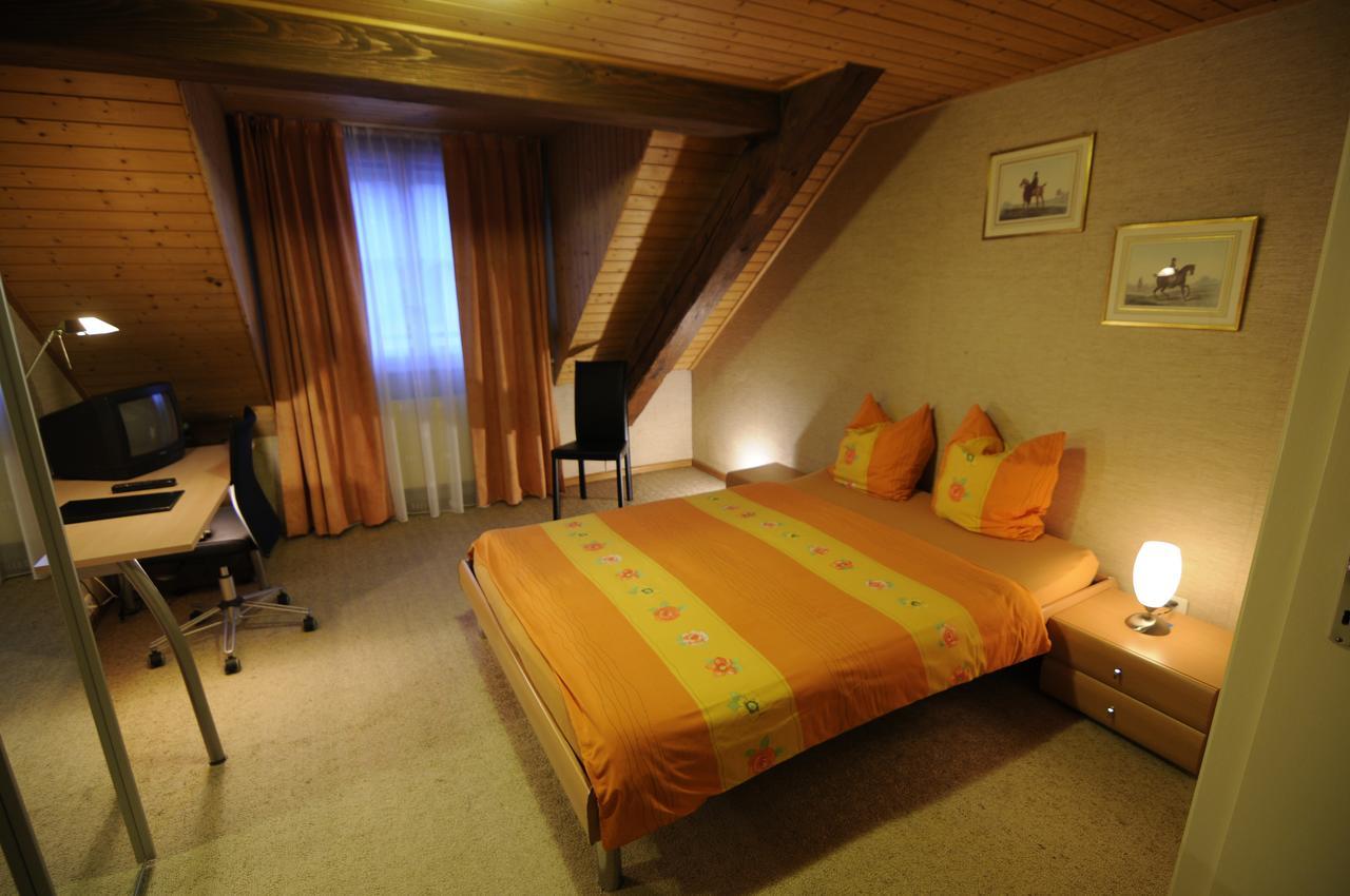 Hotel De La Croix-Blanche Cressier Bagian luar foto